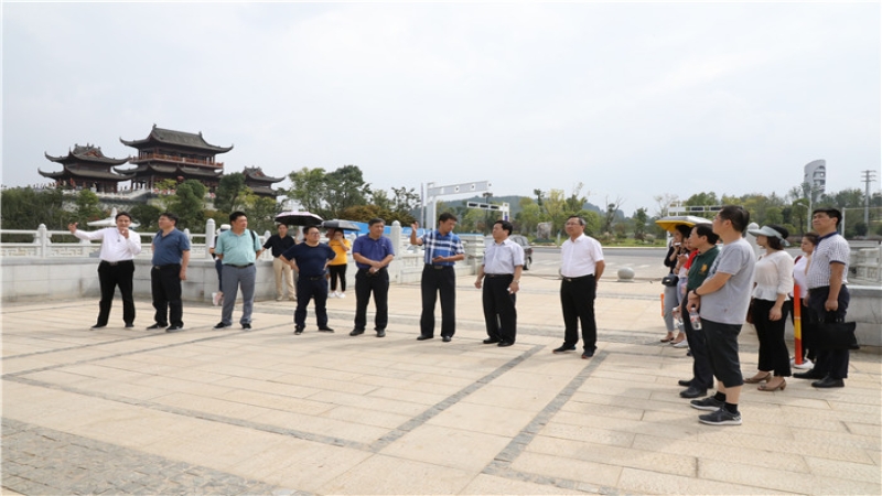 匠心智造 探索唐风建筑营造技术的无限可能 ▎公司领导一行视察贵州草塘“十二塘”项目